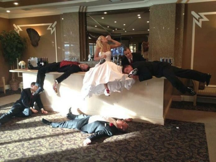 Hilarious Wedding Photo Fails Is The Weirdest Thing Ive Ever Seen